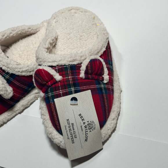 NWT Bee & Willow Kids Red Plaid Bear Scuff Slippers Size 11/12 - Picture 3 of 4